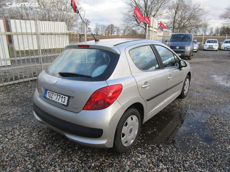 Peugeot 207 1,4 - 54KW + BATERIE - fotka 7 z 19