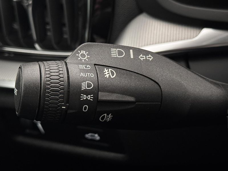 Volvo V60 CC D4 AWD MOMENTUM REZERVACE - fotka 26 z 43