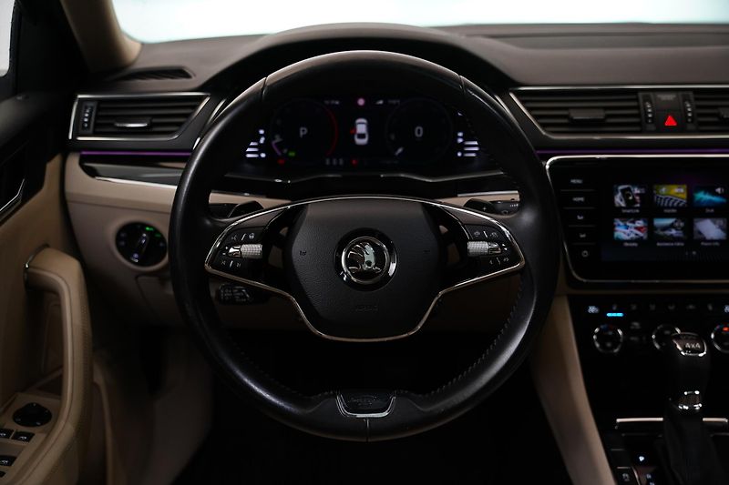 Škoda Superb - fotka 18 z 35