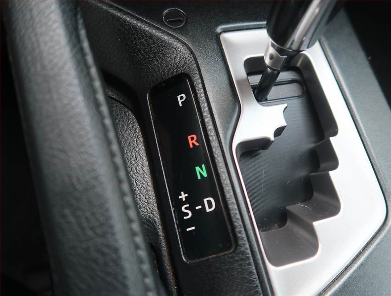 Toyota RAV4 (2017) 2.5 Hybrid - fotka 12 z 14