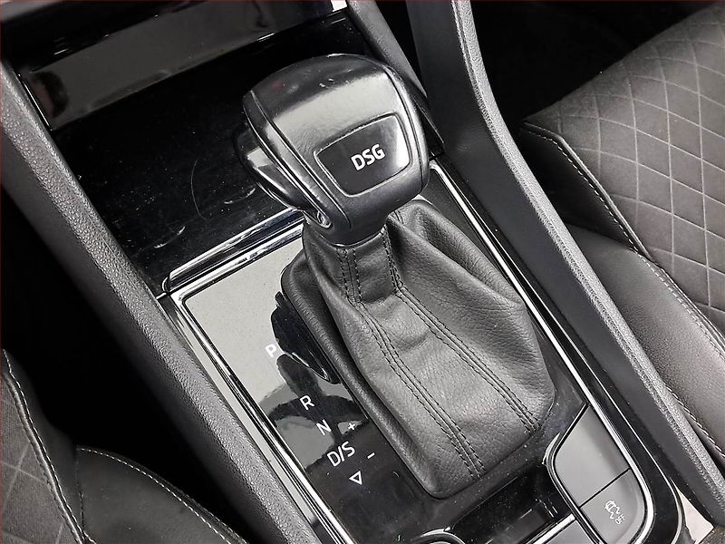 Škoda Karoq (2021) Style 1.5 TSI - fotka 16 z 28