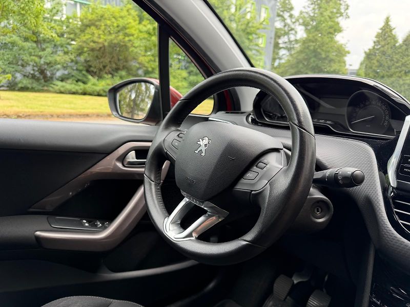 Peugeot 2008 1,2 PureTech / servis.kn./  - fotka 19 z 22
