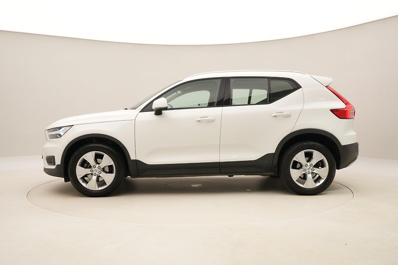 Volvo XC40 T3 MOMENTUM AUT REZERVACE - fotka 9 z 43