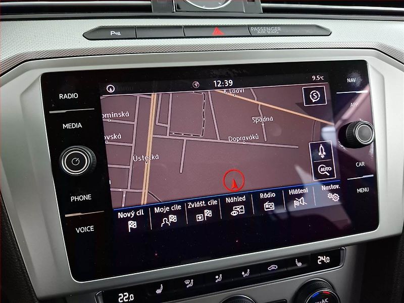 Volkswagen Passat (2018) 2.0 TDI, Automat, Navi - fotka 13 z 17