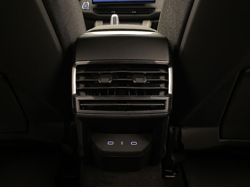 Lynk & Co 01 (2025) CORE PHEV AUT CZ 1.maj - fotka 63 z 96