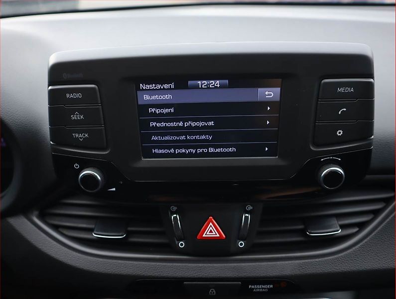 Hyundai i30 (2018) 1.4 T-GDI, Automat, Serv.kniha - fotka 17 z 20