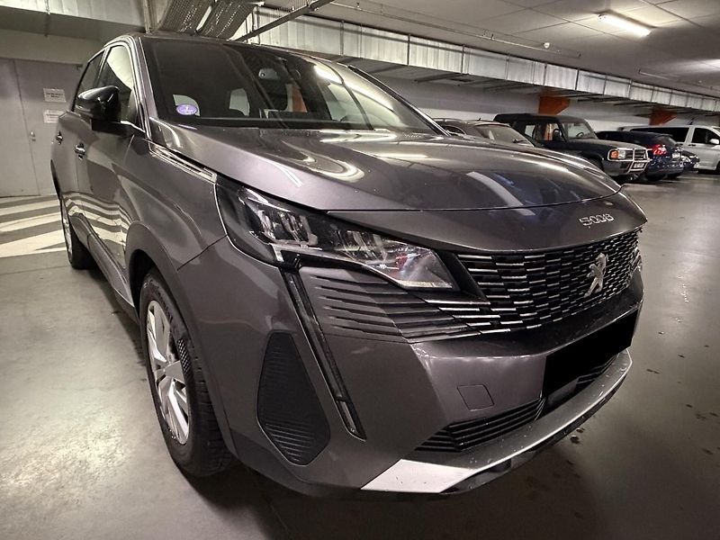 Peugeot 5008 (2023) 130ch S&S EAT8 7 míst, kamera - fotka 6 z 17