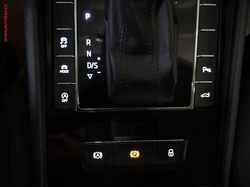 Škoda Superb (2018) 2.0TDi 4x4, ČR, DSG, bixen - fotka 20 z 23