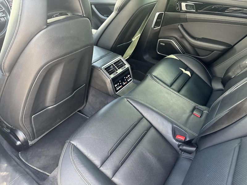 Porsche Panamera (2019) 4 E-hybrid - fotka 21 z 23