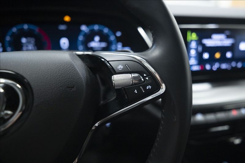 Škoda Octavia 2,0 TDI DSG VÝHŘEV 1. MAJ ČR - fotka 18 z 38