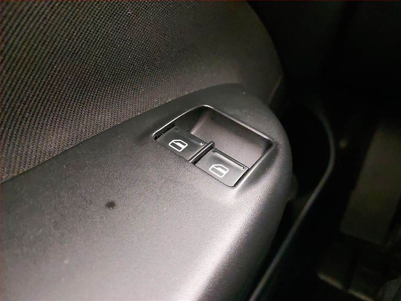 Škoda Octavia (2010) Ambiente 1.2 TSI, Serv.kniha - fotka 16 z 19