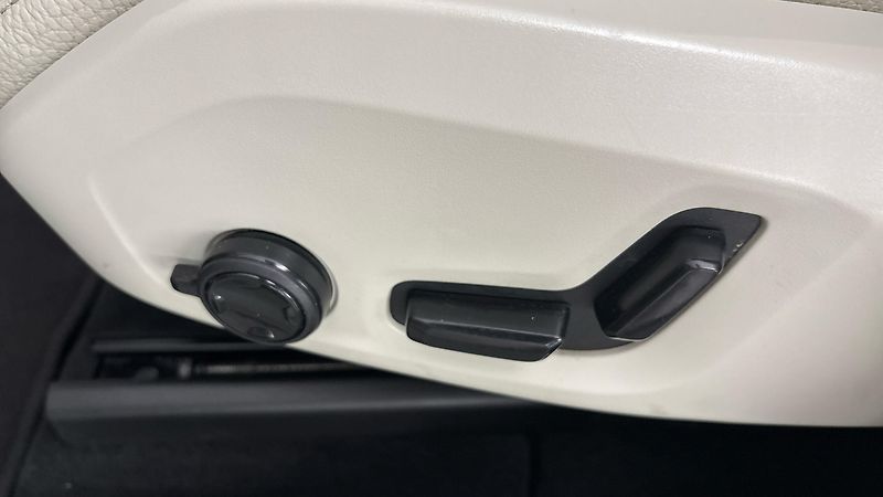 Volvo XC60 2.0 B4 AUT AWD Inscription - fotka 22 z 29