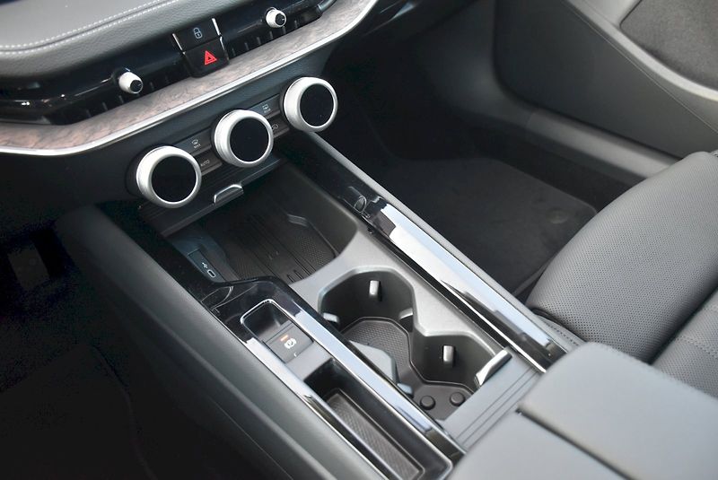Škoda Superb (2026) Combi Laurin & Klement 2,0 TDI - fotka 17 z 45