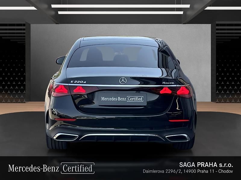 Mercedes-Benz Třídy E 220 d 4MATIC AMG Line Panorama - fotka 5 z 18