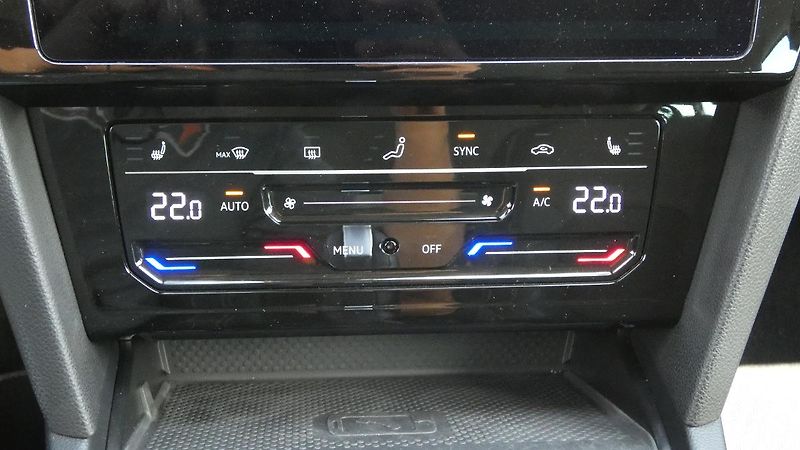 Volkswagen Passat 2.0 TDI 147kW BMT 4MOT DSG Ele - fotka 16 z 22