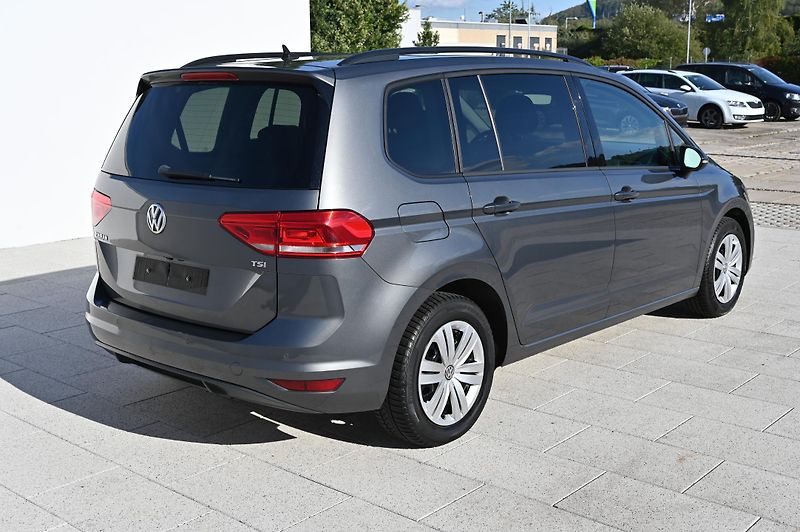 Volkswagen Touran 1.2TSI 81KW Comfort 7mist 3/17 - fotka 5 z 60