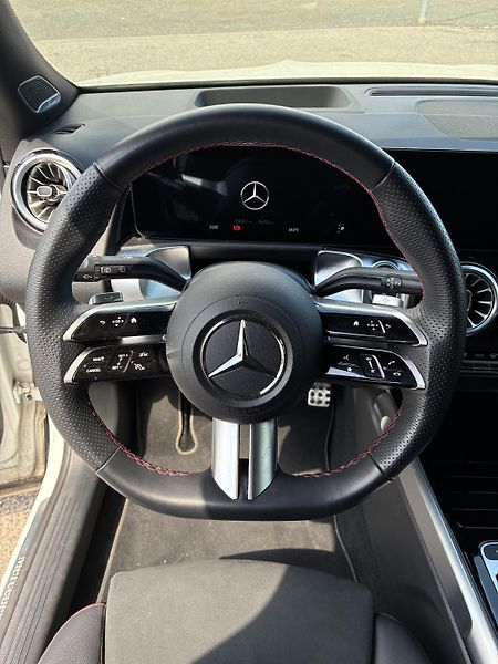 Mercedes-Benz GLB (2025) 200d 4MATIC - fotka 10 z 15