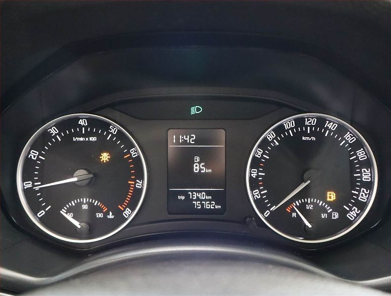 Škoda Octavia (2011) 1.6, Serv.kniha - fotka 11 z 15