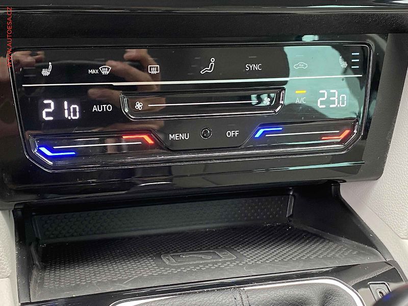 Volkswagen Passat (2020) 2.0 TDi, Elegance, LED, navi - fotka 15 z 18