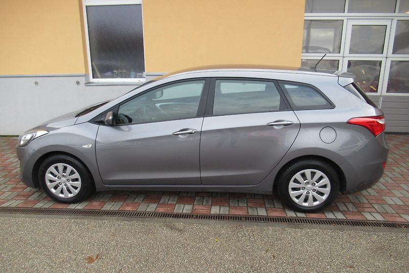 Hyundai i30 1.6 CRDi 16V  KLIMA   AUTOMAT - fotka 6 z 20