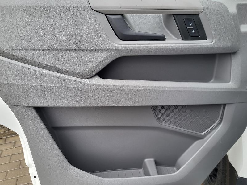 Volkswagen Crafter (2026) Skříň 35, 103KW 6G SR 10km - fotka 6 z 27