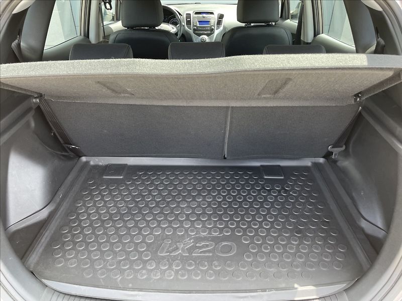 Hyundai ix20 1,6 i 91KW ČR.8TIS KM 1.MAJ. - fotka 22 z 23
