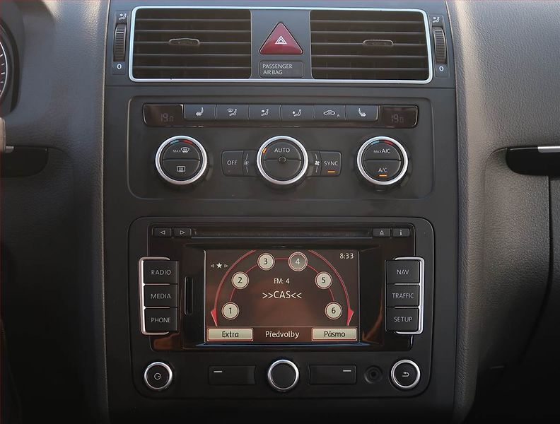 Volkswagen Touran (2014) Highline 2.0 TDI, Automat - fotka 12 z 22