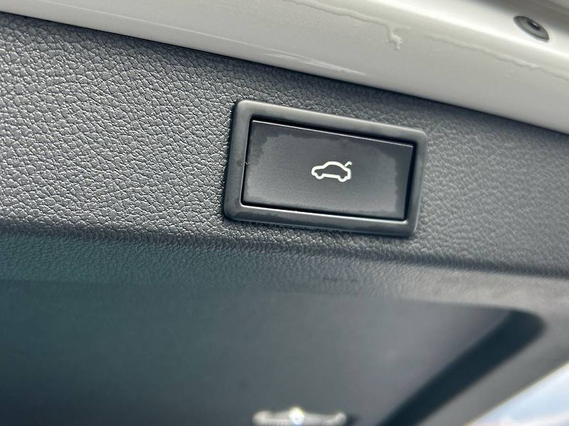 Škoda Superb (2022) kombi 2.0 TDI 7DSG L&K - fotka 16 z 35