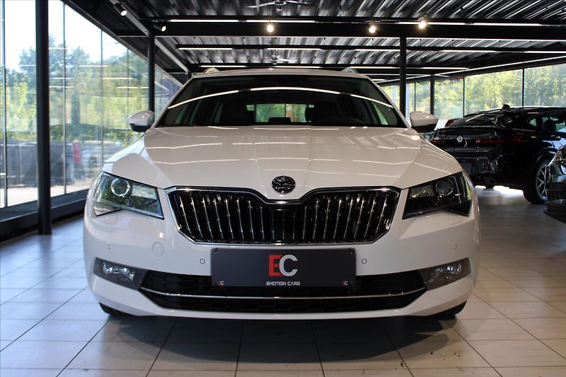 Škoda Superb TDi DSG 4x4 L&K ACC/Canton - fotka 2 z 31