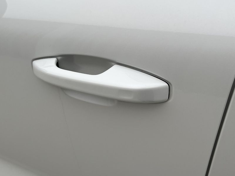Volvo XC40 RECHARGE PLUS TWIN ENGINE AUT - fotka 15 z 43