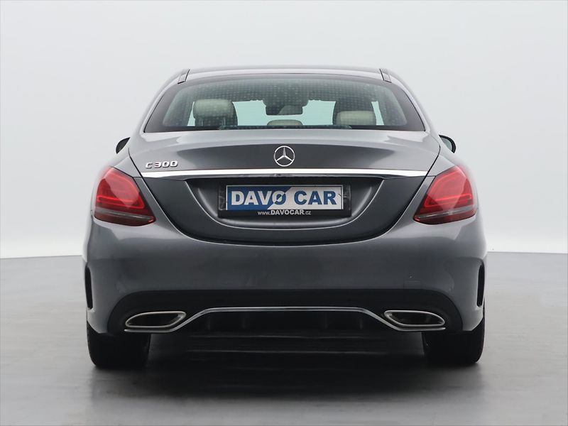 Mercedes-Benz Třídy C 2,0 C300 190kW CZ AMG paket - fotka 6 z 35