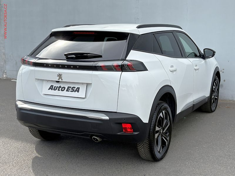 Peugeot 2008 (2022) 1.5 HDi, Allure, AT, LED - fotka 4 z 17