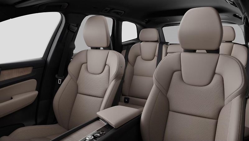 Volvo XC60 (2026) B5 PLUS - fotka 8 z 13