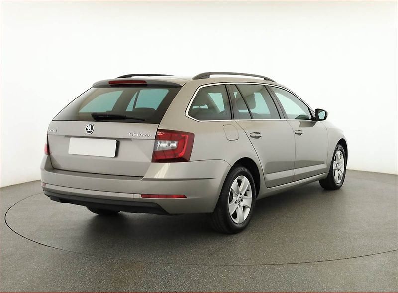 Škoda Octavia (2019) Ambition 2.0 TDI, Serv.kniha - fotka 5 z 17