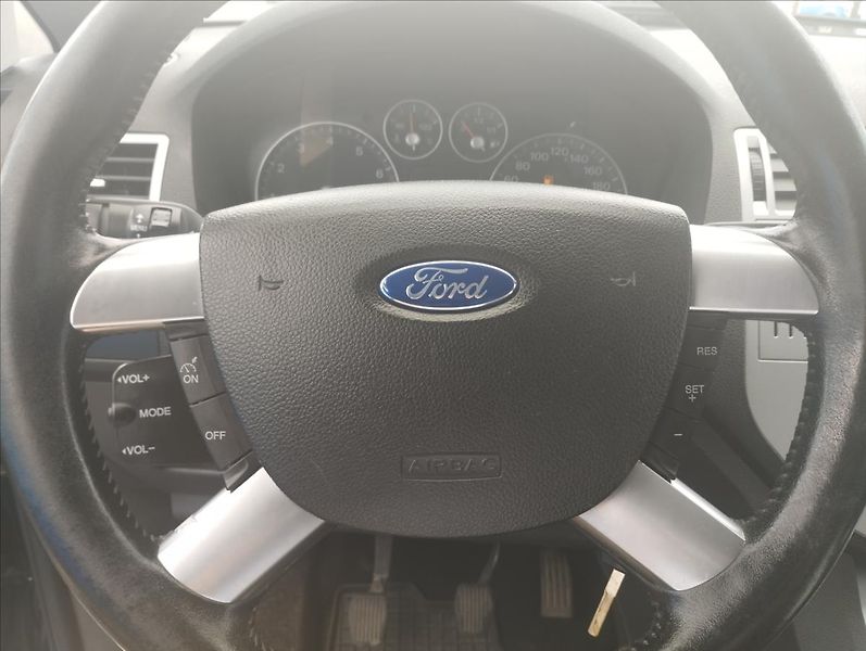 Ford C-MAX 1,6 74 KW - fotka 12 z 15