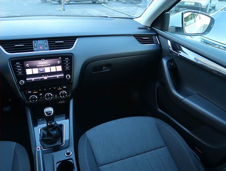 Škoda Octavia (2018) Style 1.4 TSI, Tempomat - fotka 8 z 21