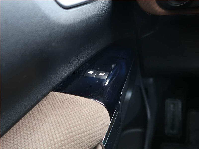 Citroën C4 Cactus (2014) 1.2 PureTech, Serv.kniha, Navi - fotka 16 z 19