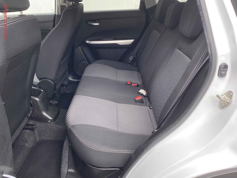 Suzuki Vitara (2018) 1.6 VVT, 2.maj,ČR, AC, temo - fotka 10 z 18
