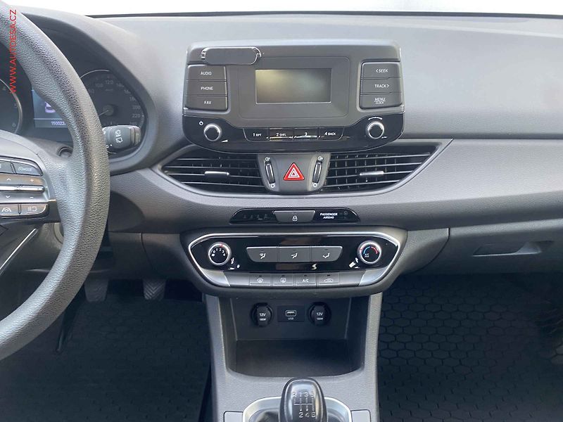 Hyundai i30 (2021) 1.6 CRDi, 1.maj,ČR - fotka 12 z 16