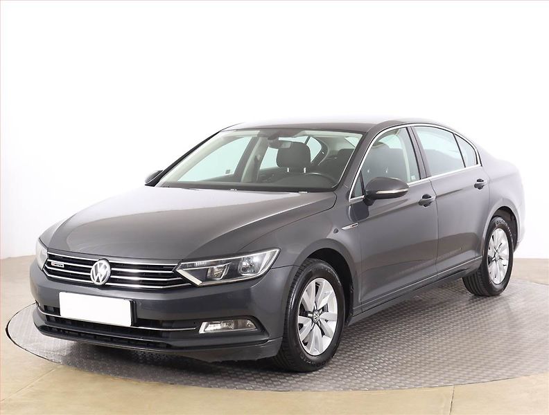 Volkswagen Passat (2016) 2.0 TDI, 4X4, Tempomat - fotka 2 z 16