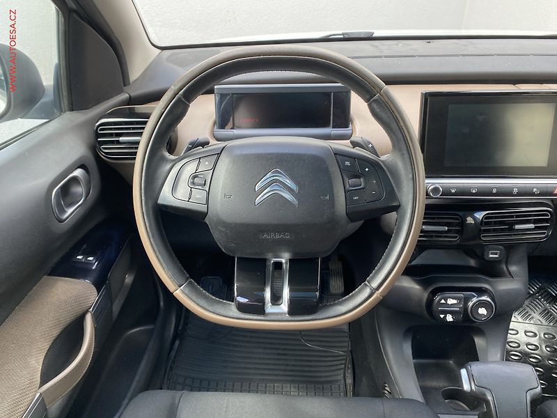 Citroën C4 Cactus (2014) 1.6 HDi, Shine, AT, panor - fotka 11 z 20