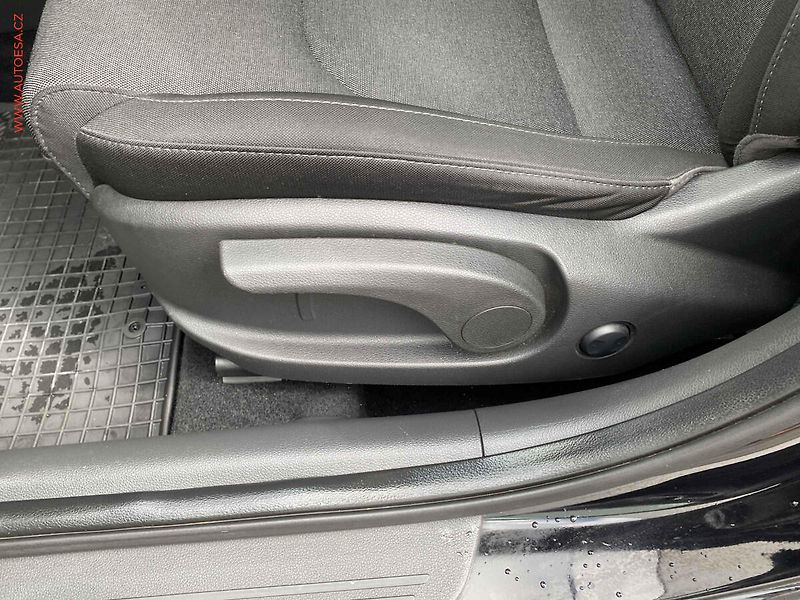 Hyundai i30 (2021) 1.5 T-GDi, ČR, Smart, LED - fotka 14 z 19