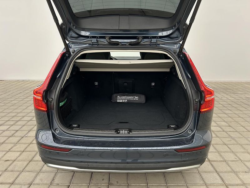 Volvo V60 2.0 B5 4x4 CC PLUS - fotka 12 z 31