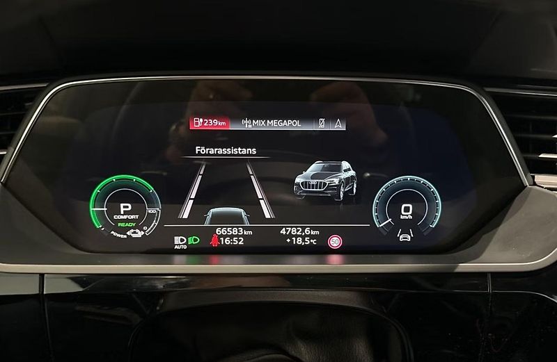 Audi Q8 e-tron 55 Q SoH 97% 360k Pano Vzduch - fotka 15 z 38