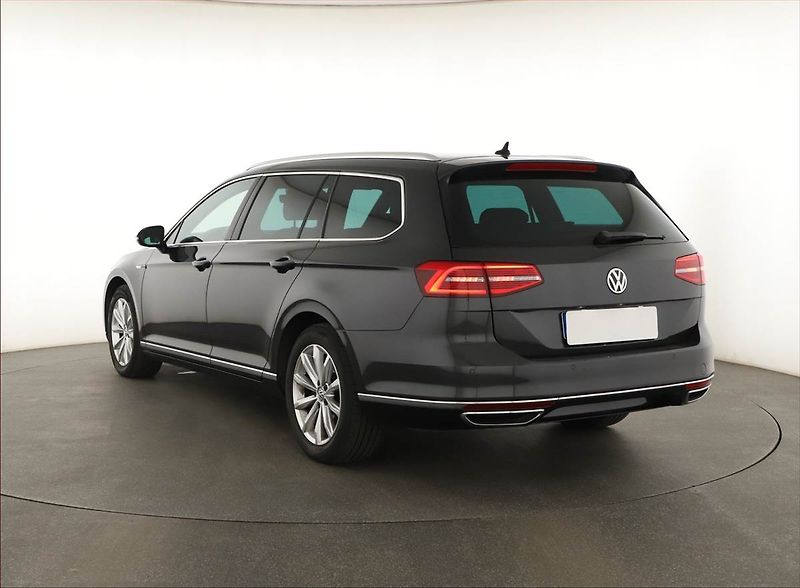Volkswagen Passat (2018) Highline 2.0 TDI, 4X4 - fotka 4 z 20