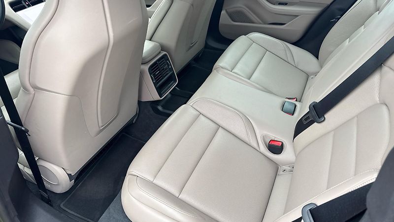 Porsche Taycan Sport Turismo - fotka 26 z 29