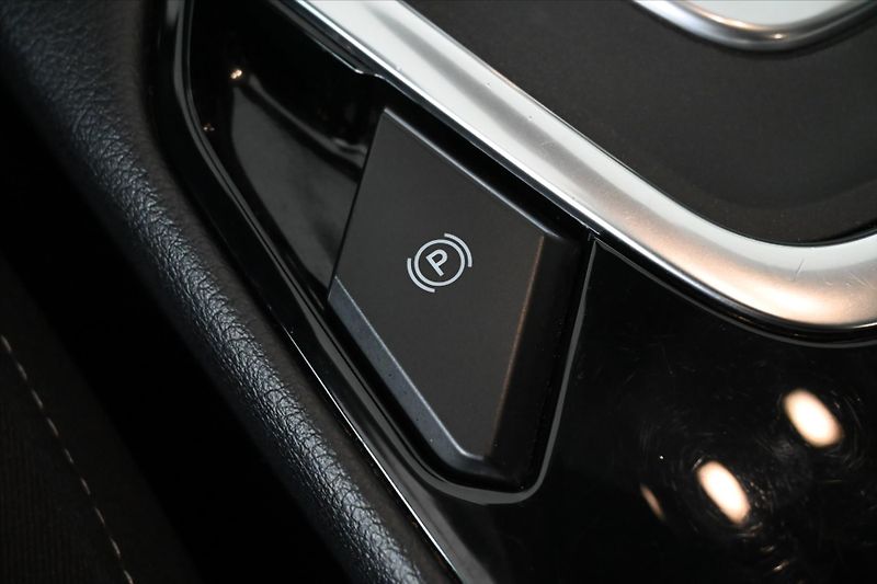 Ford S-MAX 2,0 EcoBlue 110 kW AT8 Titaniu - fotka 23 z 32