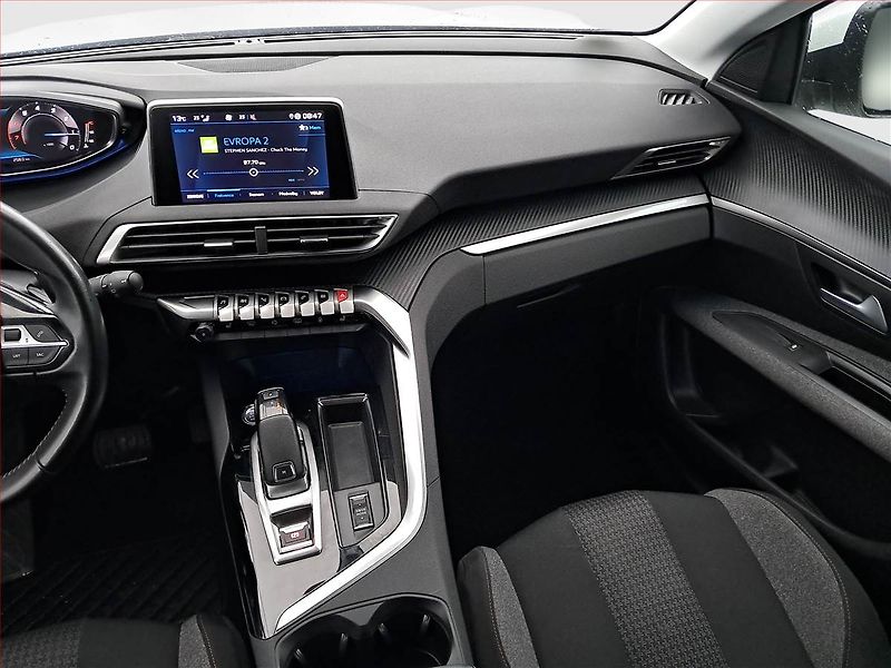 Peugeot 3008 (2021) Active Pack 1.2 PureTech - fotka 8 z 19