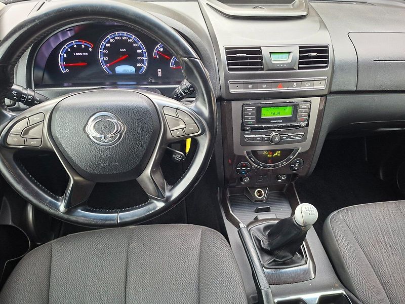SsangYong Rexton (2015) RX200E-XDI 114kW 6MAN -TAŽ.ZAŘ - fotka 13 z 33