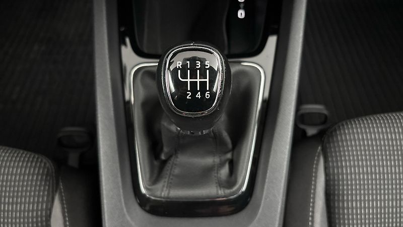 Škoda Octavia 2.0 TDI Ambition Combi - fotka 21 z 23